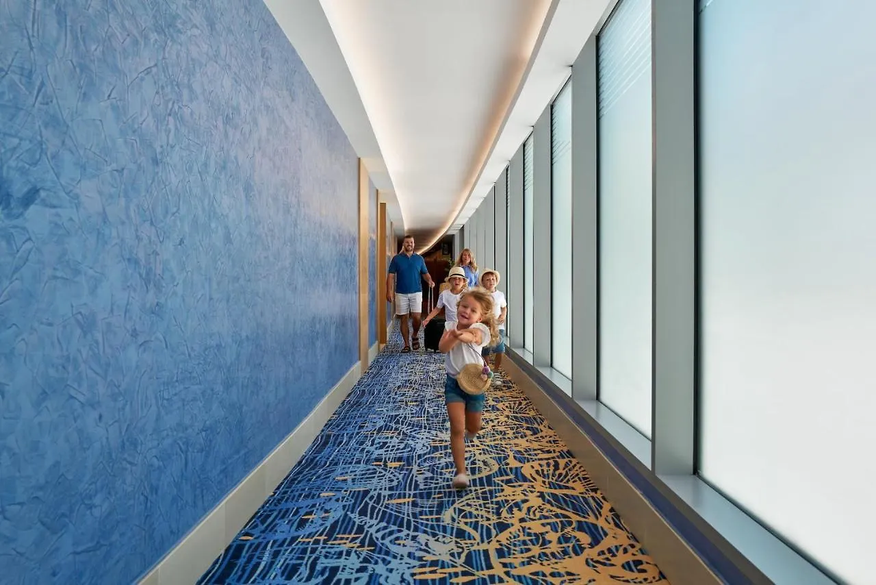 Centara Mirage Beach Resort Dubaj 4*,
