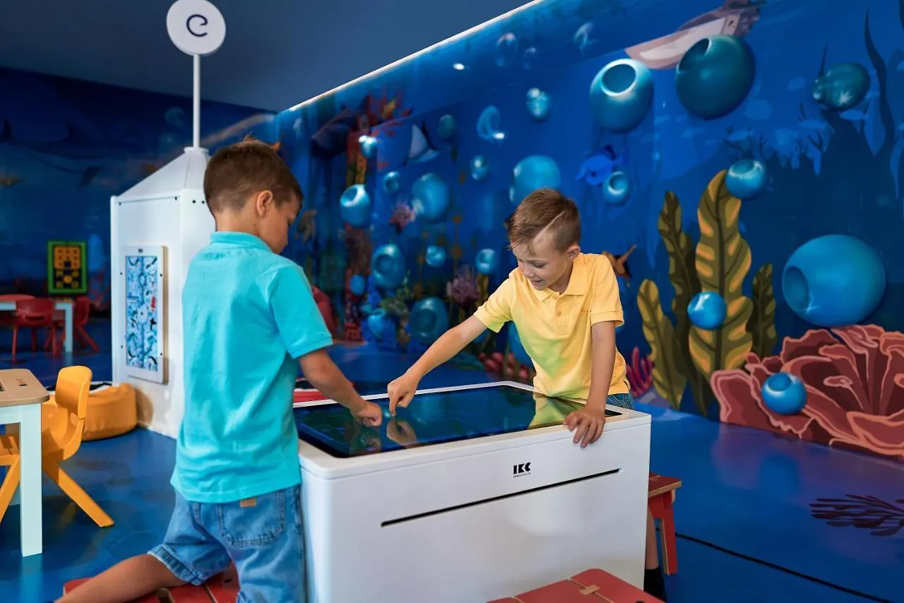 Centara Mirage Beach Resort Dubaj