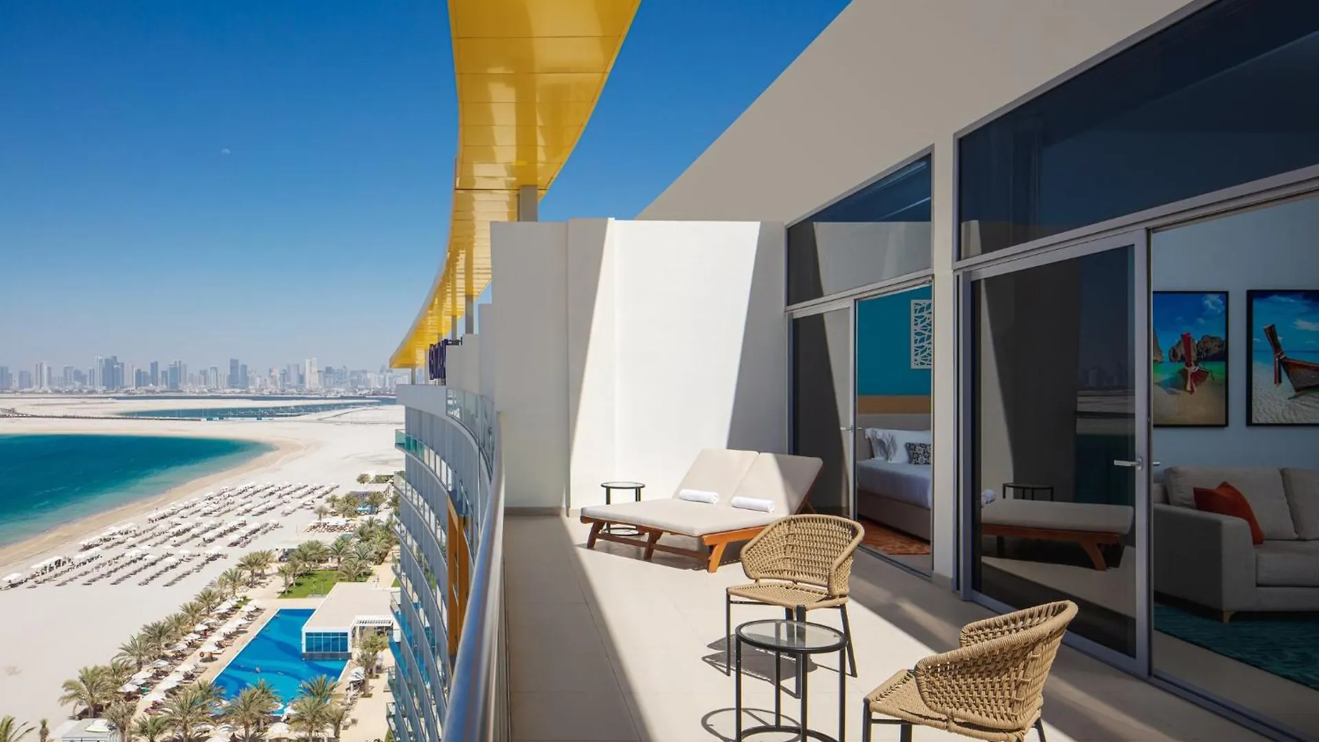Centara Mirage Beach Resort Dubaj